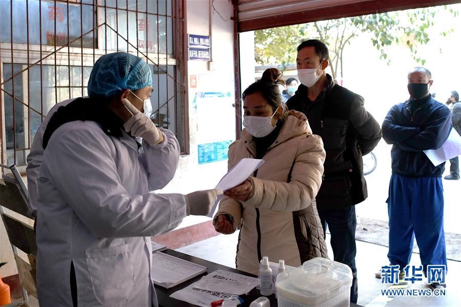 （抓好經(jīng)濟(jì)發(fā)展 應(yīng)對(duì)復(fù)雜局面·圖文互動(dòng)）（3）2500萬(wàn)農(nóng)民工如何安全返崗？——農(nóng)民工大省四川復(fù)工觀(guān)察