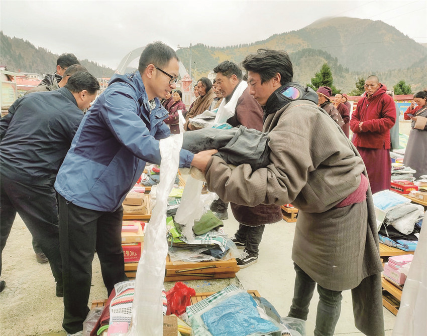 群眾從對(duì)口支援.jpg 群眾從對(duì)口支援.jpg