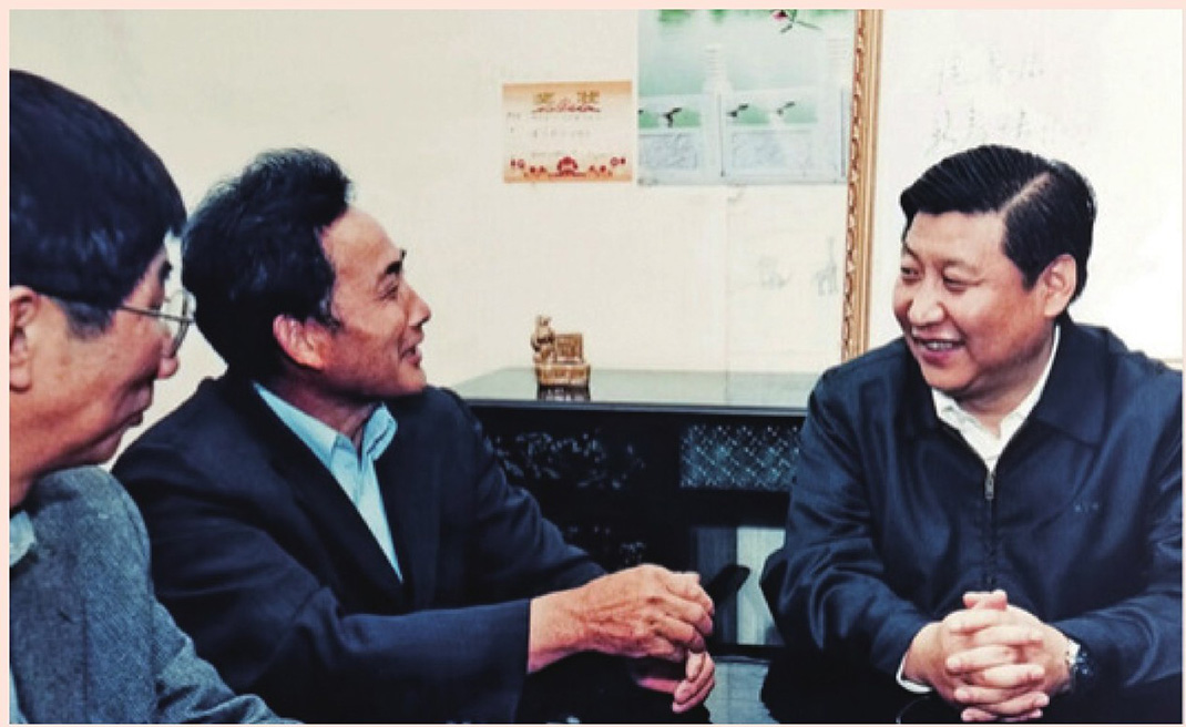 2003年4月24日，時(shí)任浙江省委書記習(xí)近平在浙江下姜村調(diào)研。