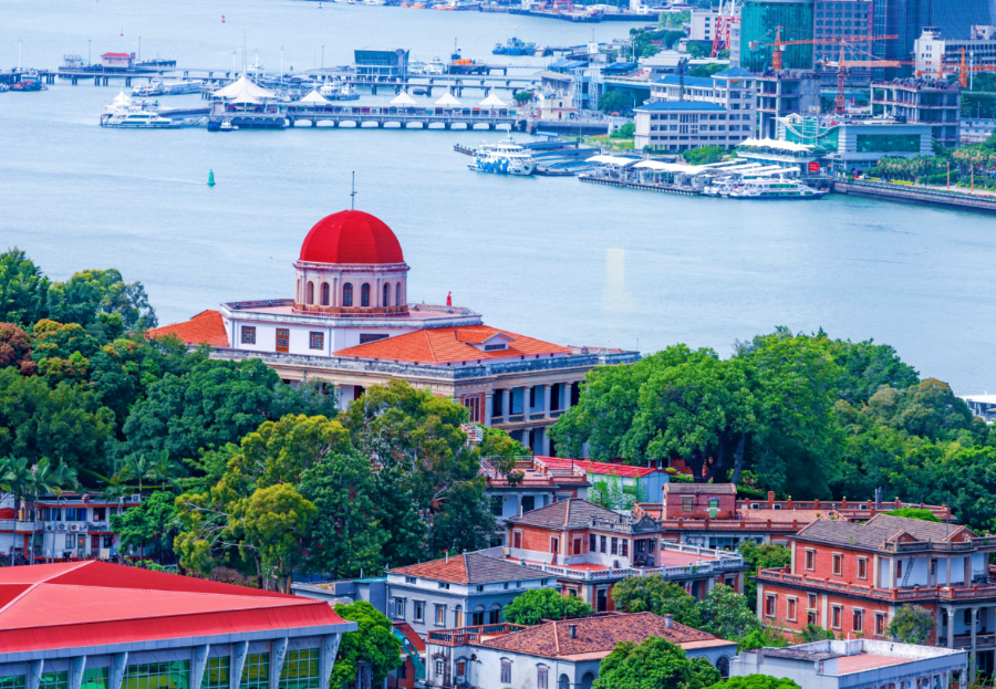 鼓浪嶼素有“萬國建筑博物館”的美譽(yù)，八卦樓作為全國重點(diǎn)文物保護(hù)單位，是鼓浪嶼世界文化遺產(chǎn)核心要素之一。楊勁堅(jiān) 攝